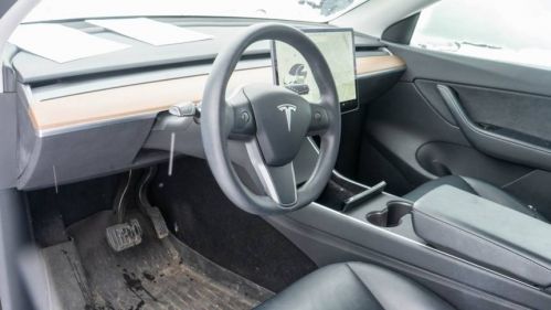 2020 Tesla Model Y 5YJYGDEE6LF051034