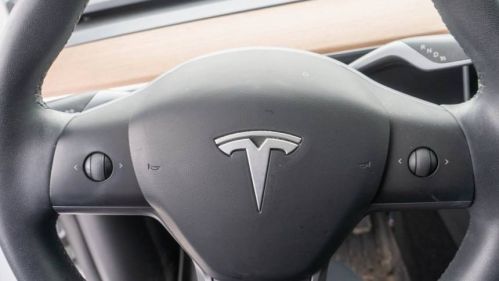 2020 Tesla Model Y 5YJYGDEE6LF051034