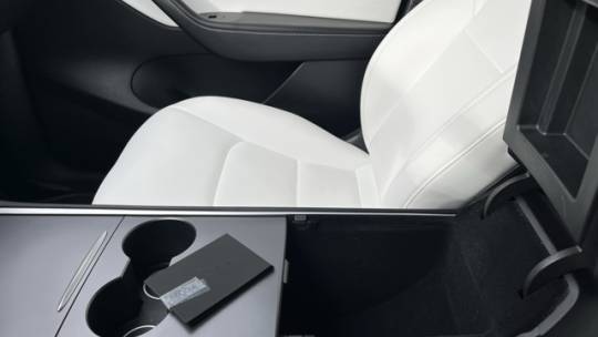 2021 Tesla Model Y 5YJYGDEE7MF247078
