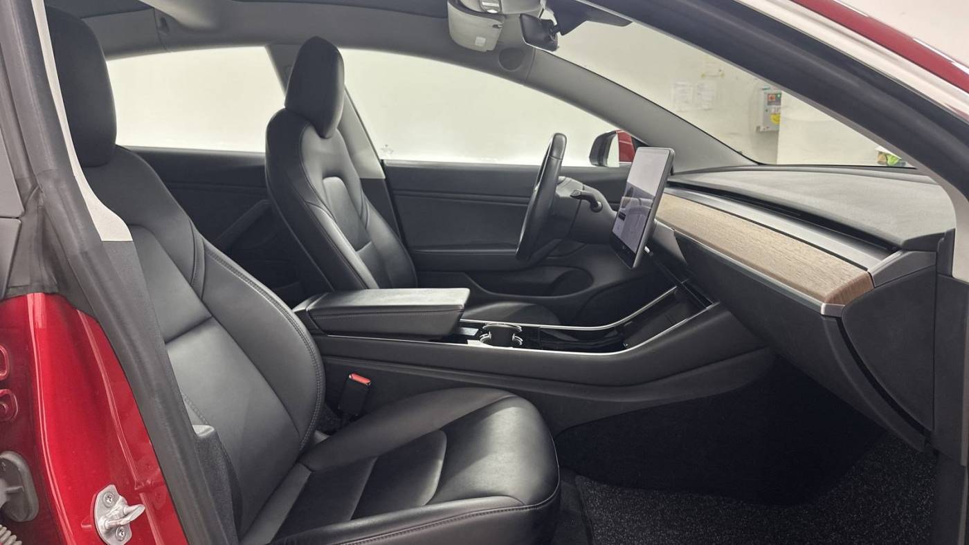 2018 Tesla Model 3 5YJ3E1EB9JF121546