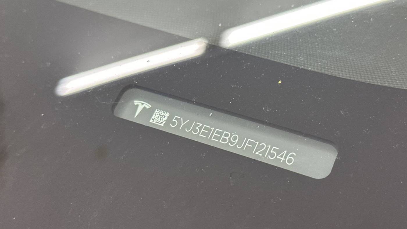 2018 Tesla Model 3 5YJ3E1EB9JF121546
