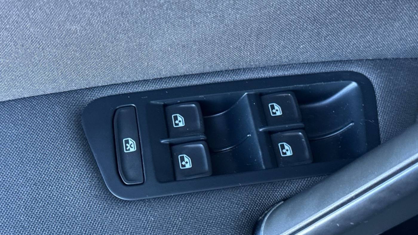 2016 Volkswagen e-Golf WVWKP7AUXGW905075