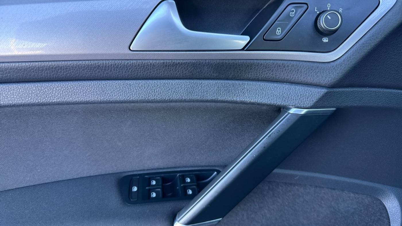 2016 Volkswagen e-Golf WVWKP7AUXGW905075