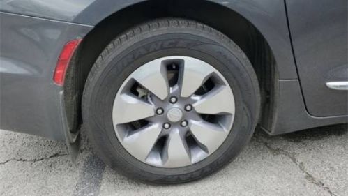 2018 Chrysler Pacifica 2C4RC1N75JR359393