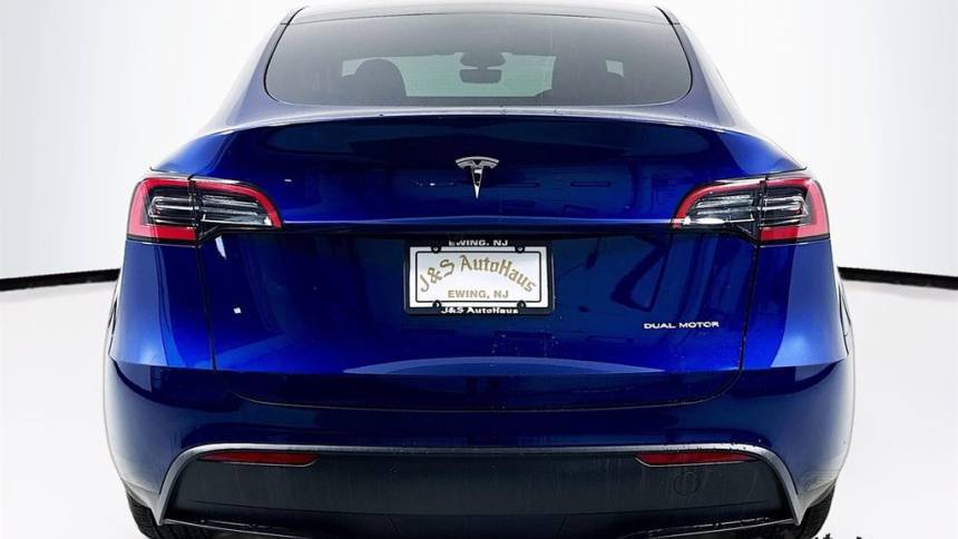 2025 Tesla Model Y 7SAYGDEE8SA359496