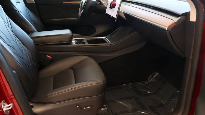 2024 Tesla Model Y 7SAYGDED8RF164230