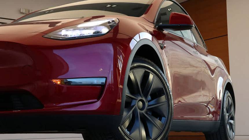 2024 Tesla Model Y 7SAYGDED8RF164230