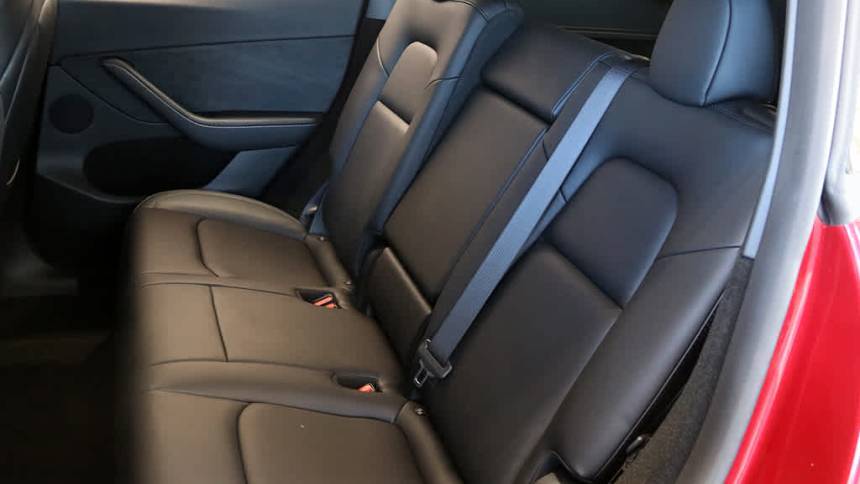 2024 Tesla Model Y 7SAYGDED8RF164230