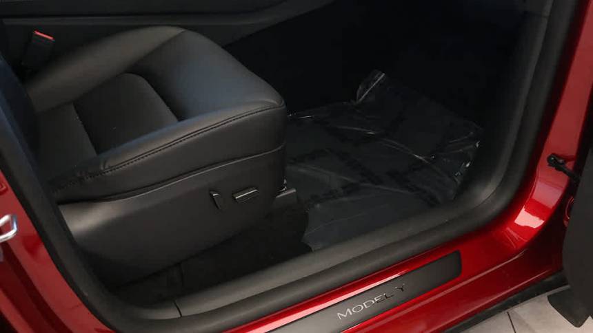 2024 Tesla Model Y 7SAYGDED8RF164230