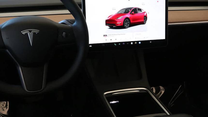 2024 Tesla Model Y 7SAYGDED8RF164230