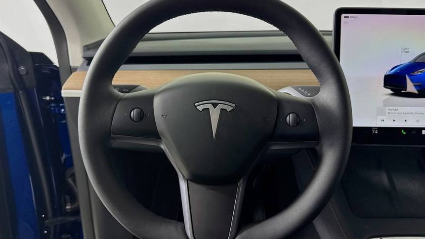 2025 Tesla Model Y 7SAYGDEE8SA359496