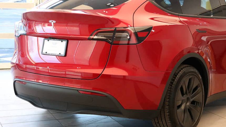 2024 Tesla Model Y 7SAYGDED8RF164230