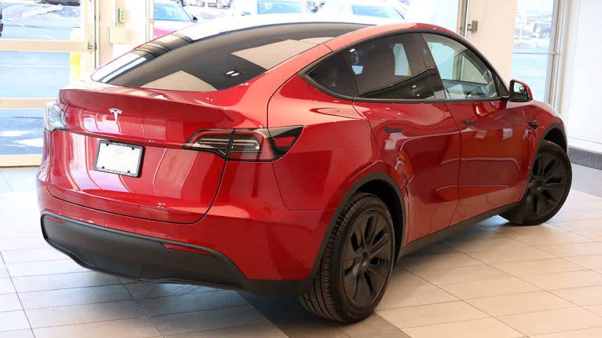 2024 Tesla Model Y 7SAYGDED8RF164230