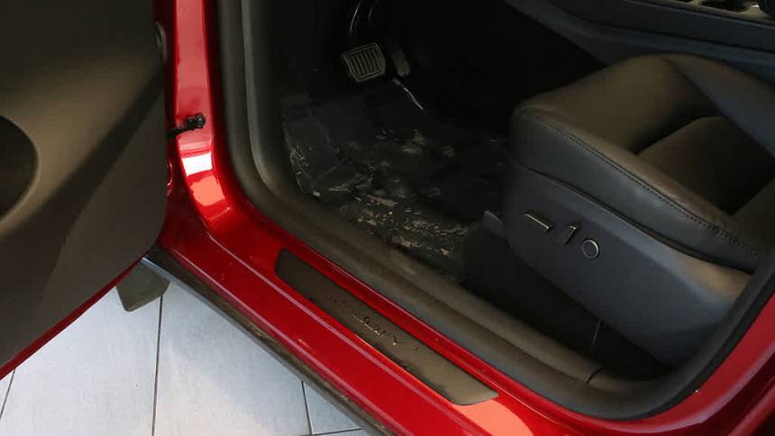 2024 Tesla Model Y 7SAYGDED8RF164230