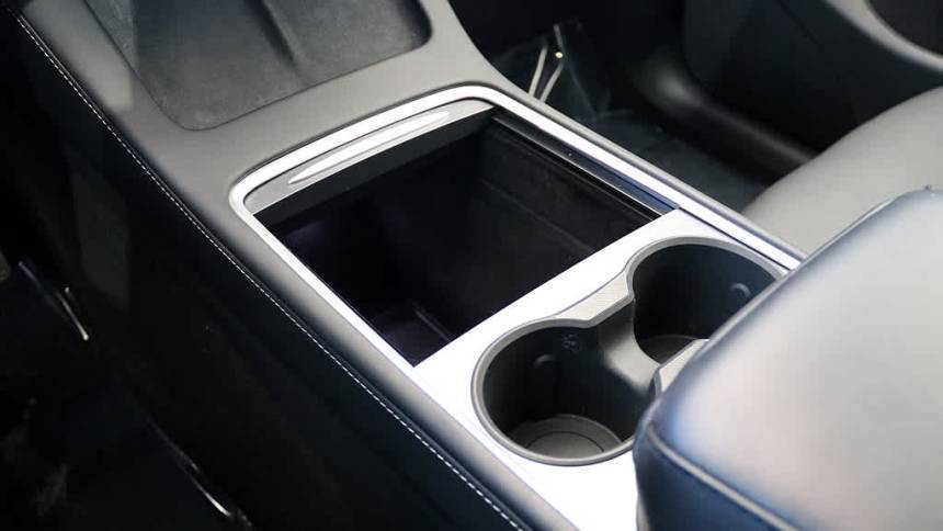 2024 Tesla Model Y 7SAYGDED8RF164230