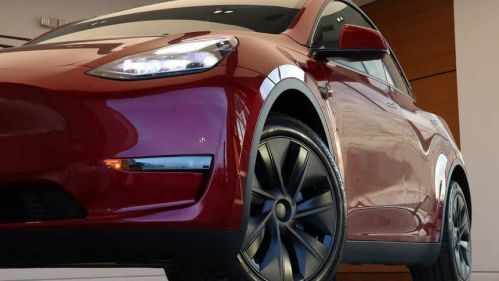 2024 Tesla Model Y 7SAYGDED8RF164230