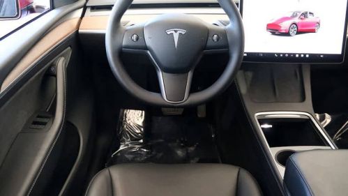 2024 Tesla Model Y 7SAYGDED8RF164230