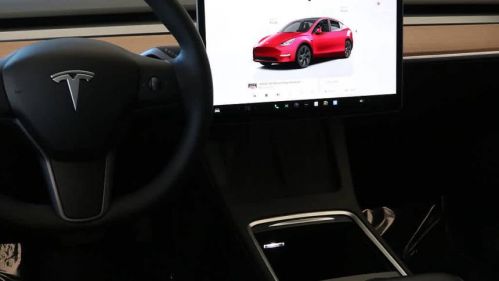 2024 Tesla Model Y 7SAYGDED8RF164230