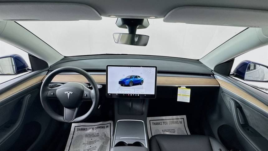 2025 Tesla Model Y 7SAYGDEE8SA359496