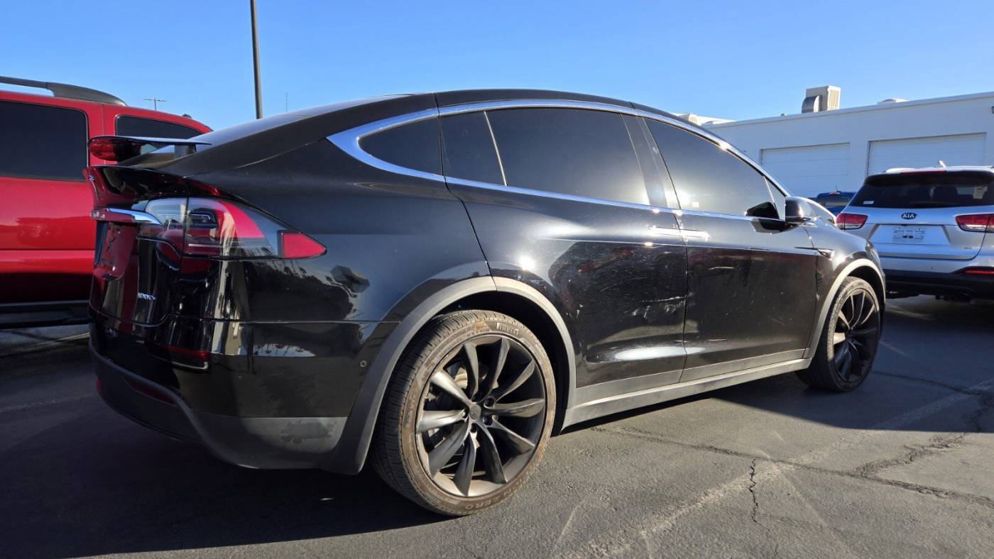 2018 Tesla Model X 5YJXCBE28JF140490