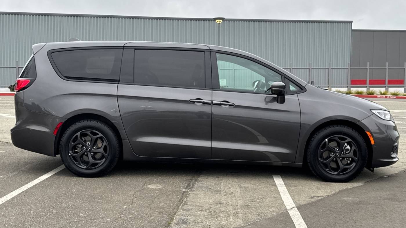 2022 Chrysler Pacifica 2C4RC1S74NR187299