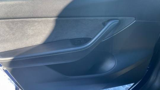 2021 Tesla Model Y 5YJYGDEE4MF073647