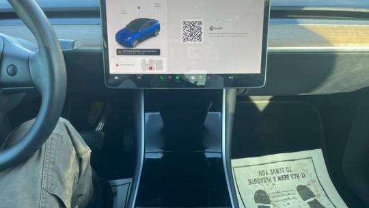 2021 Tesla Model Y 5YJYGDEE4MF073647