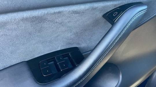 2021 Tesla Model Y 5YJYGDEE4MF073647