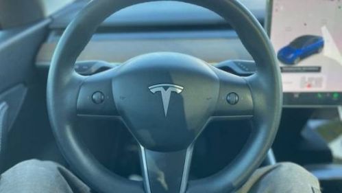 2021 Tesla Model Y 5YJYGDEE4MF073647