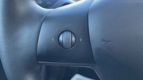2021 Tesla Model Y 5YJYGDEE4MF073647