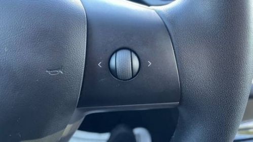 2021 Tesla Model Y 5YJYGDEE4MF073647