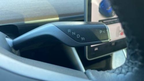 2021 Tesla Model Y 5YJYGDEE4MF073647
