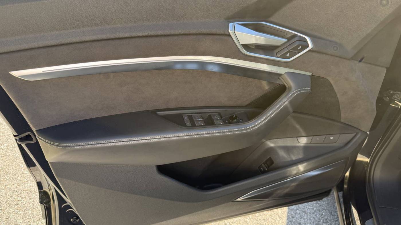 2019 Audi e-tron WA1VABGE9KB009376