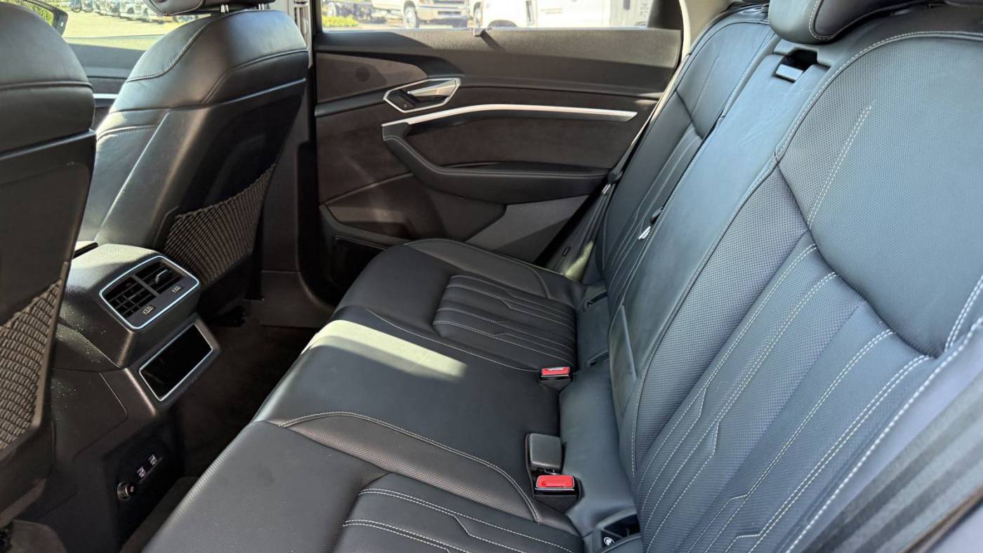 2019 Audi e-tron WA1VABGE9KB009376