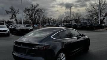 2018 Tesla Model 3 5YJ3E1EB4JF079125