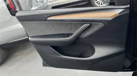 2024 Tesla Model Y 7SAYGDEE9RA268893