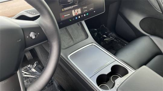 2024 Tesla Model Y 7SAYGDEE9RA268893