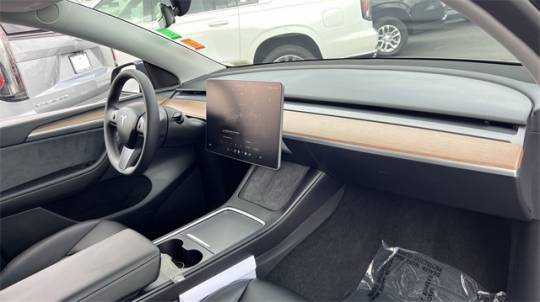 2024 Tesla Model Y 7SAYGDEE9RA268893