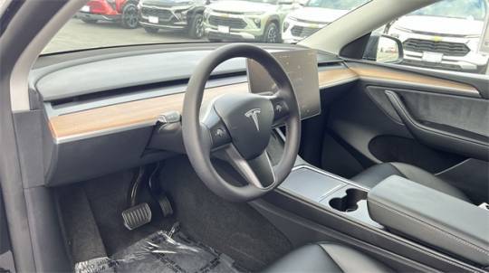 2024 Tesla Model Y 7SAYGDEE9RA268893