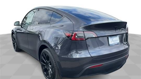 2024 Tesla Model Y 7SAYGDEE9RA268893