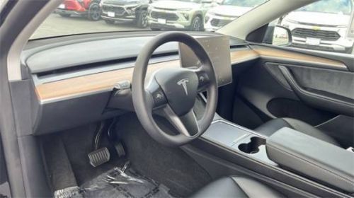 2024 Tesla Model Y 7SAYGDEE9RA268893
