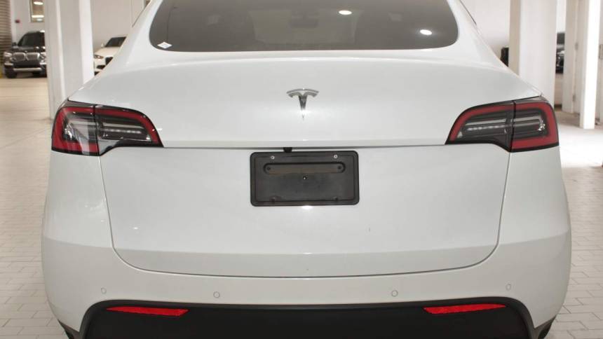 2021 Tesla Model Y 5YJYGDED4MF124202