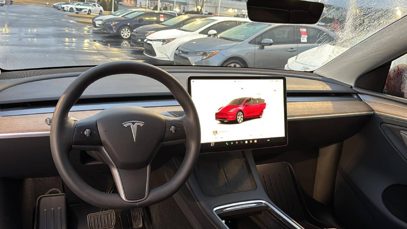 2024 Tesla Model Y 7SAYGDEE4RA253041