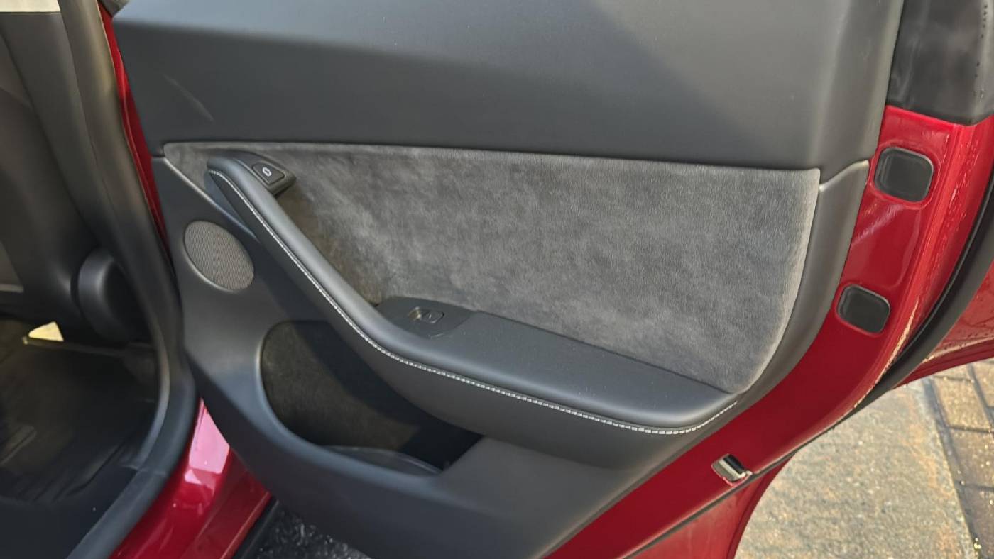 2024 Tesla Model Y 7SAYGDEE4RA253041