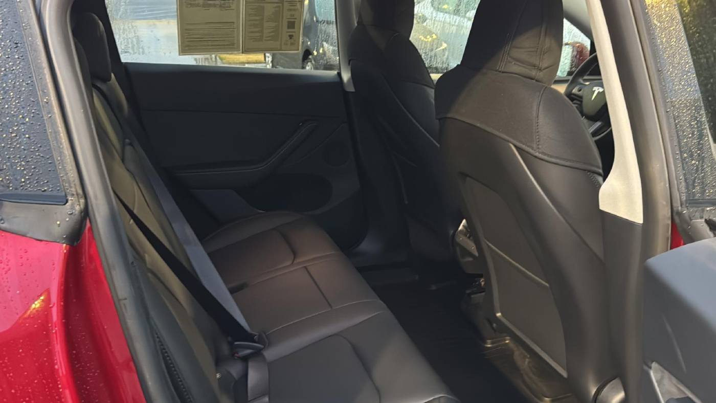 2024 Tesla Model Y 7SAYGDEE4RA253041