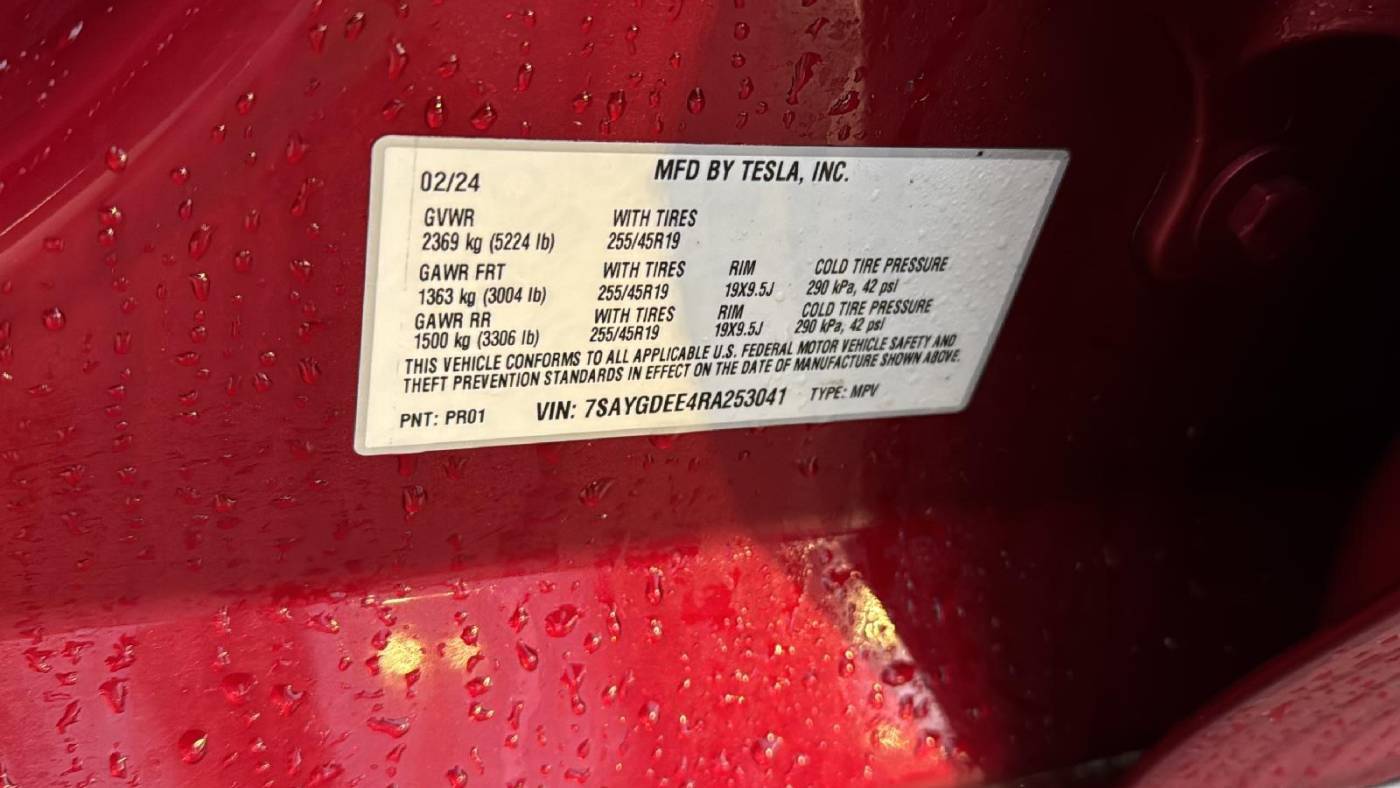 2024 Tesla Model Y 7SAYGDEE4RA253041