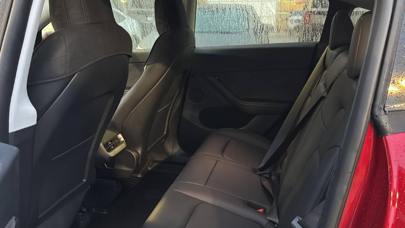 2024 Tesla Model Y 7SAYGDEE4RA253041