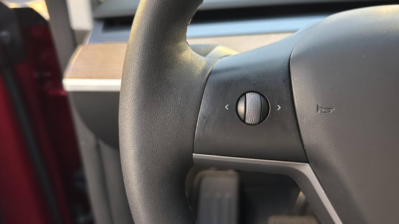 2024 Tesla Model Y 7SAYGDEE4RA253041