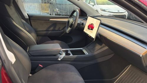 2024 Tesla Model Y 7SAYGDEE4RA253041