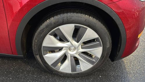 2024 Tesla Model Y 7SAYGDEE4RA253041